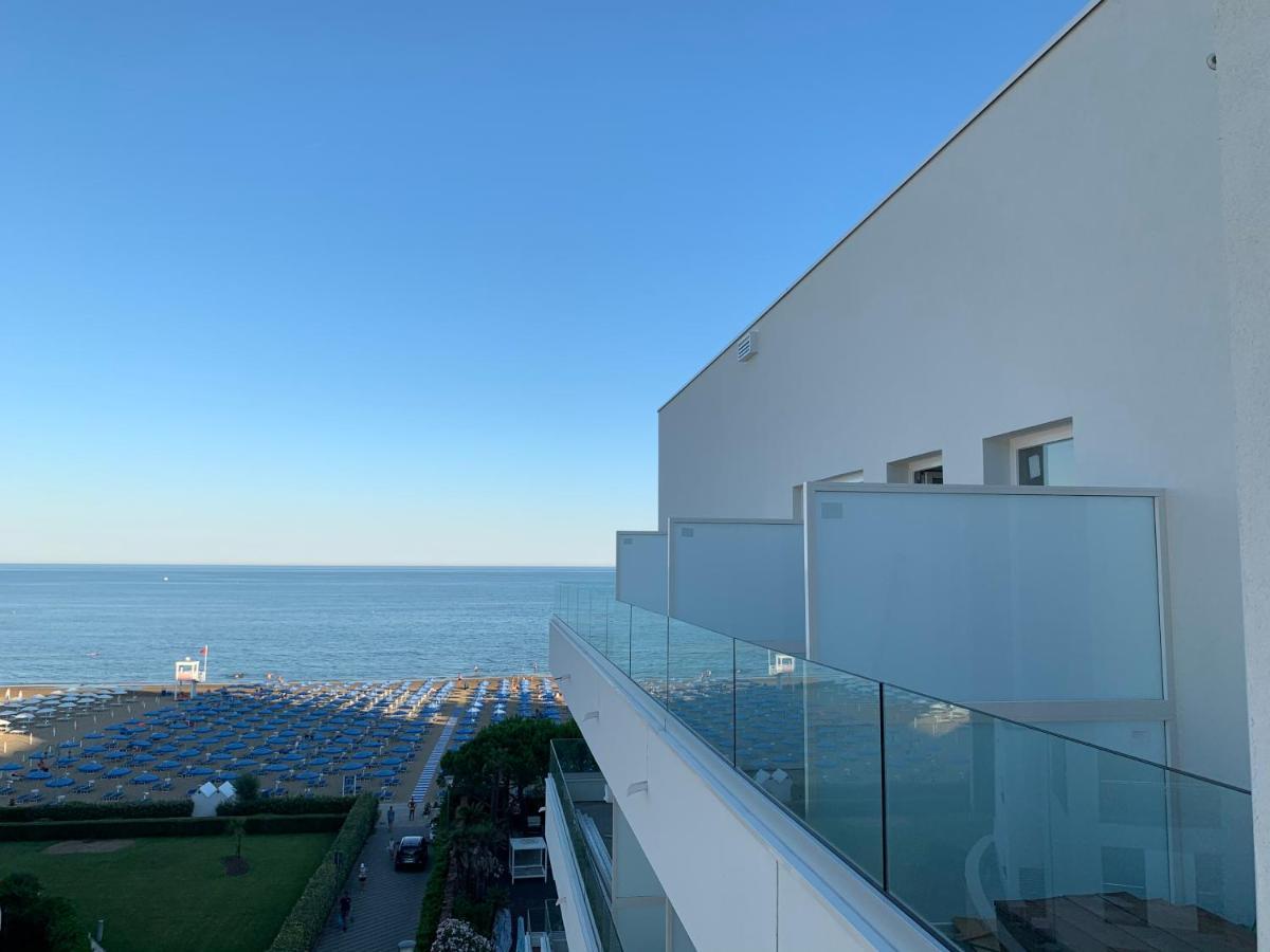 Park Hotel Cellini Lido di Jesolo Bagian luar foto