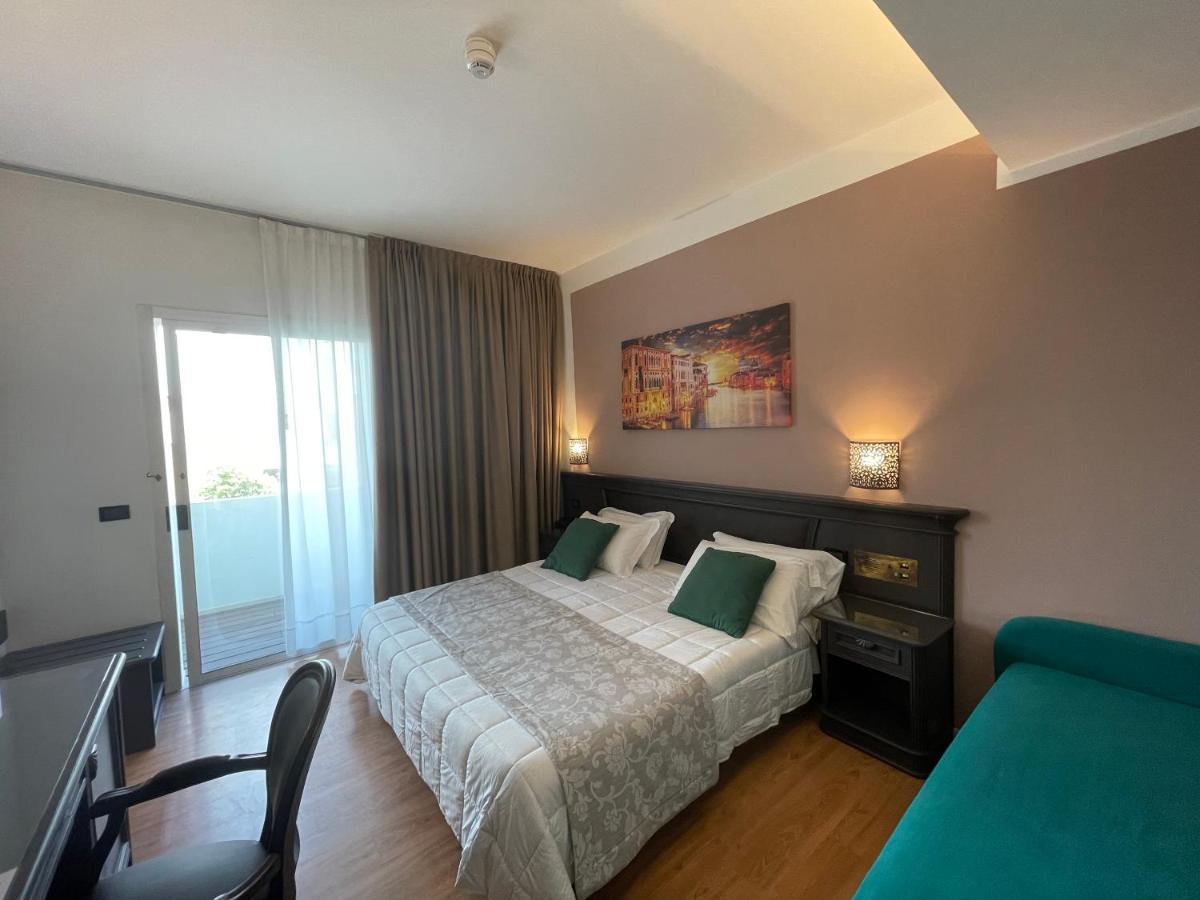 Park Hotel Cellini Lido di Jesolo Bagian luar foto