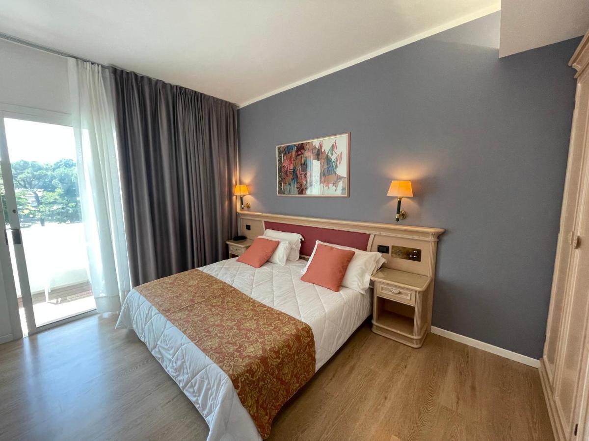Park Hotel Cellini Lido di Jesolo Bagian luar foto